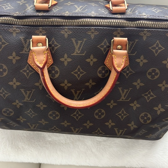 Authentic Louis Vuitton Monogram Speedy 40 Handbag with lock and keys - Picture 8 of 12